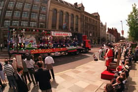 Enjoy these photo memories from around Leeds in June 1996. PIC: Mel Hulme
