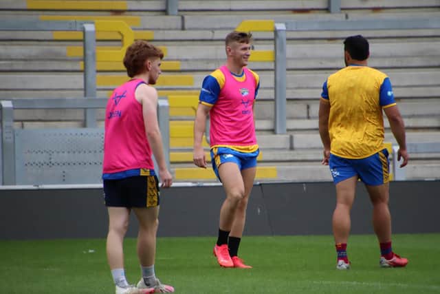 Harry Newman at training this week, flanked by Kai Morgan and Rhyse Martin. Picture by Phil Daly/Leeds Rhinos.