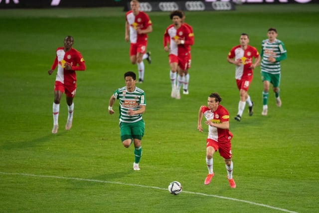 Brenden Aaronson scores his first goal on his fourth appearance for RB Salzburg in a 3-1 Bundesliga win over Rapid Wien.