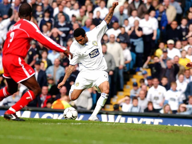Jermaine Pennant puts Leeds 2-1 ahead.