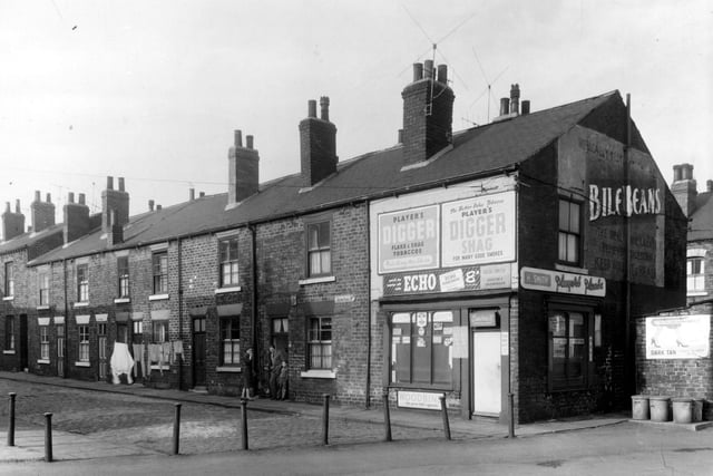 Admiral Street and Moor Crescent in March 1959. On the corner is Hilda Smiths grocery.