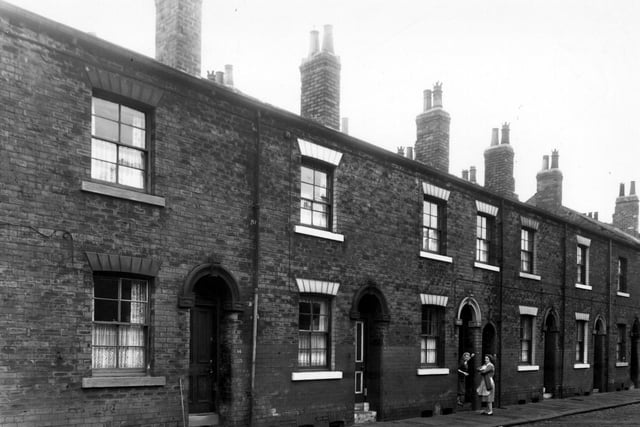 Back-to-back terraced houses on Pemberton Street in February 1959.