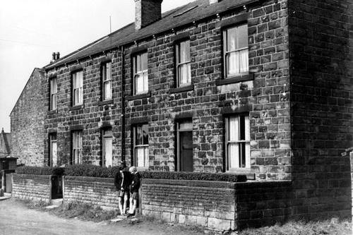 Share your memories of Morley in 1969 with Andrew Hutchinson via email at: andrew.hutchinson@jpress.co.uk or tweet him - @AndyHutchYPN