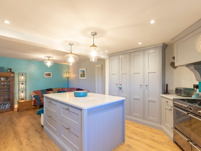 Storage facilities within the modern kitchen are plentiful.