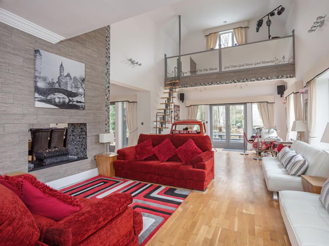 Beginning on the lower ground floor, the entertainment space is truly exceptional and offers many opportunities to while away the hours with family and friends.