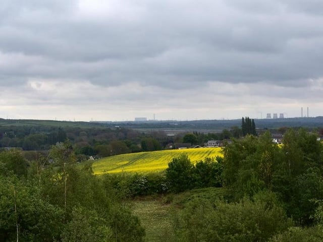 Providing a peaceful spot away from the centre of Leeds, this 2.8 mile circular loop of Rothwell Country Park is a popular haunt among walkers and runners, and is well suited for families with little ones as it is relatively short and flat.