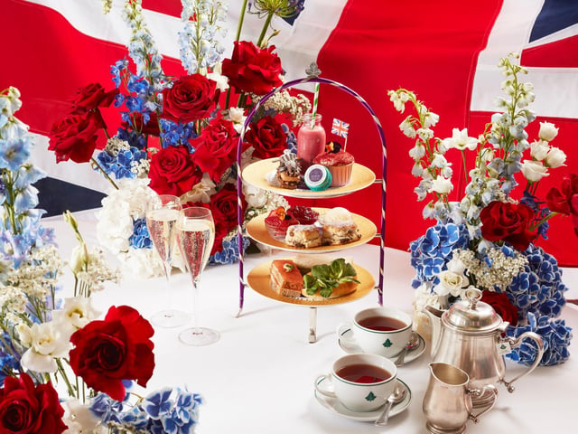 The Ivy Leeds has launched royal themed-cocktails, a special dessert and afternoon tea fit for the Queen. Guests will also have the chance to take photographs with the 'Queen’s Guard' outside the Victoria Quarter restaurant over the jubilee Bank Holiday weekend.