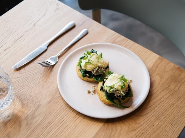 FINT has launched a bottomless brunch in time for the jubilee weekend. The brunch menu at the Nordic-style restaurant in Great George Street includes a new vegan spinach and tofu take on its popular crumpet benedict option. You can now wash it down with unlimited cava, mimosas, Bloody Mary’s, coffee negronis or drinks from Saltaire’s Brewery.