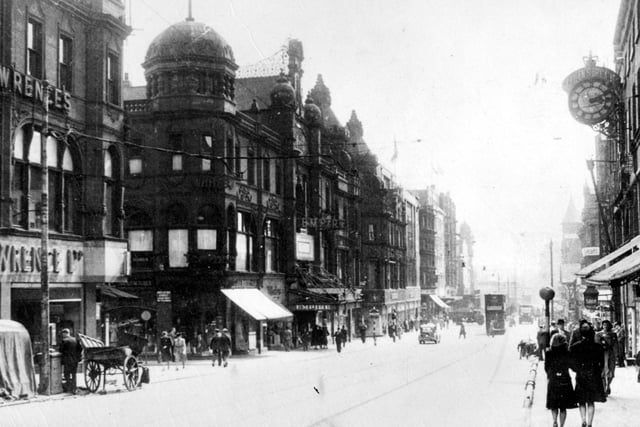 An undated view of The Empire Palace Theatre is on the left, in the centre. It opened in August 1898.