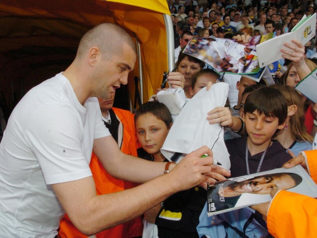 Dominic Matteo signs autographs.
