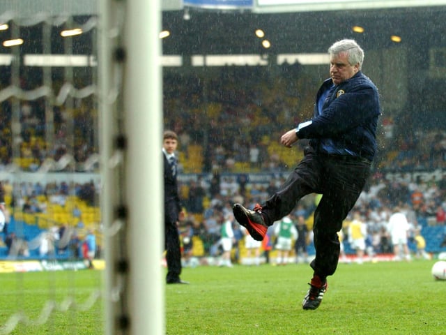 . Peter Lorimer scores a penalty against Vinny Jones at half-time.