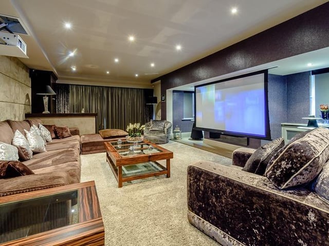 The interior of the Manor has been skilfully optimised to provide opulent rooms which connect well with the landscaped grounds.