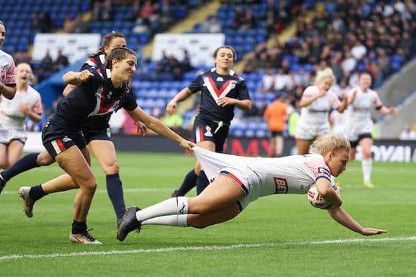 Rhinos' Fran Goldthorp scores England's final try in the win over France. Picture by Paul Currie/SWpix.com.
