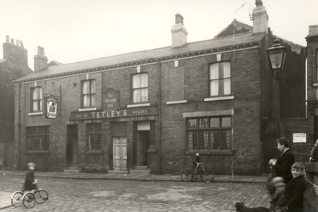 The Oatlands Inn public house on Alfred Cross Street pictured in April 1958.