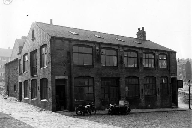 Carr Lane in April 1954, home to the Goldberg Veneered Moulding Works, flanked by Carr Grove on the left and Carr Street on the right.