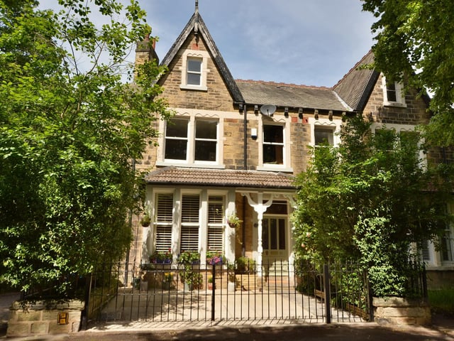 A stunning Edwardian townhouse is for sale, situated on a sought-after leafy tree lined avenue, next to protected woodland, and within a few minutes' walk of Roundhay Park.
