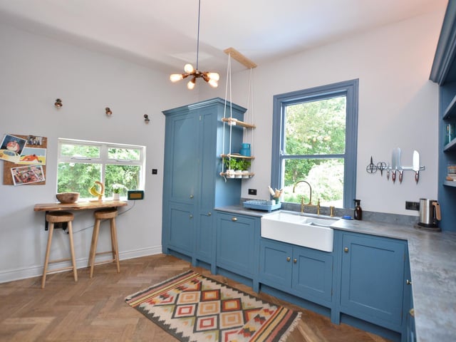 A separate dining room also overlooks the woods, and the breakfast kitchen has been fitted with bespoke units by Ryan McGinty Interiors.