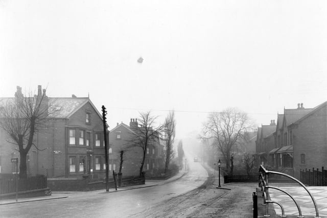 Harehills Lane in January 1939. To the left is the junction with Back Hill Top Mount. On the right the paved area is part of junction with Roundhay Road.