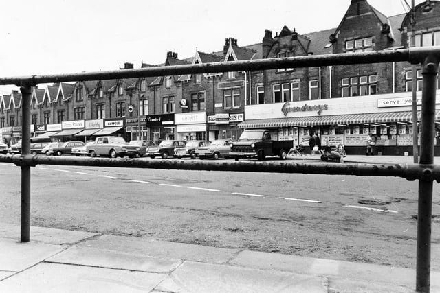 Share your memories of Leeds in 1970 with Andrew Hutchinson via email at: andrew.hutchinson@jpress.co.uk or tweet him - @AndyHutchYPN