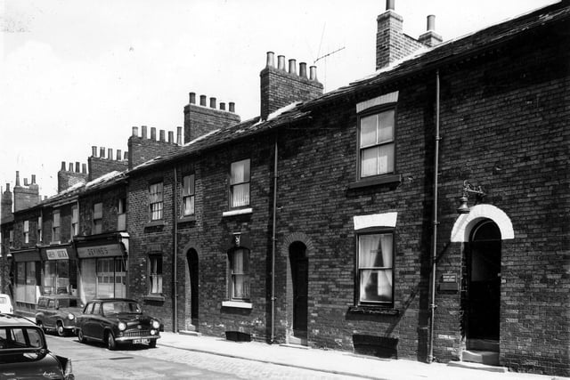 Beckett Street in May 1960. Pictured on the left is Green and Adcock, next Devine's footwear shop.