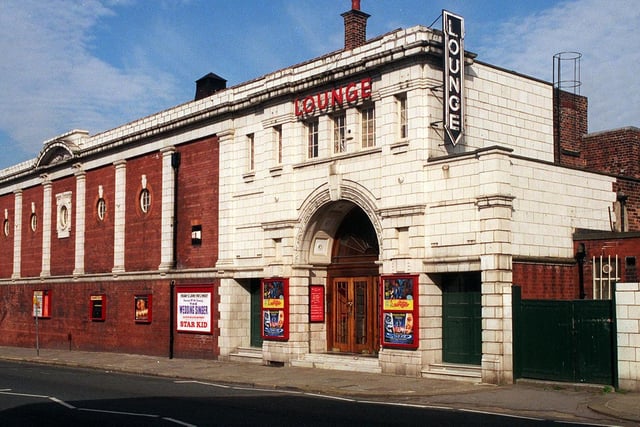 This Headingley gem opened October 1916 and was run in conjunction with the nearby Cottage Road Cinema. It closed in January 2005.
