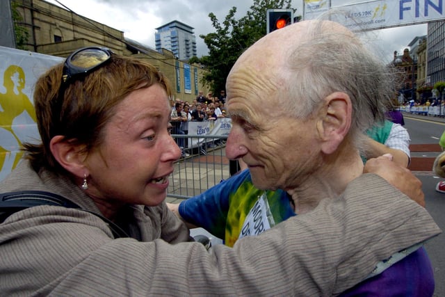 Jane Tomlinson congratulates Donald Nicholson, the oldest runner in the race, after he completed the fun run with her mum Ann Goward.