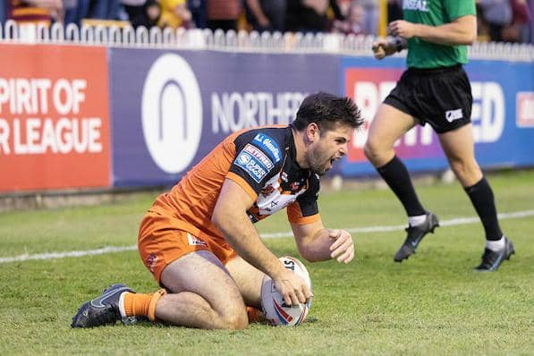 Jake Mamo touches down for Tigers against his former club. Picture by John Clifton/SWpix.com.