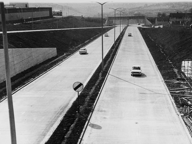 Stanningley Bypass in March 1971. Taken from the Henconnor Bridge.