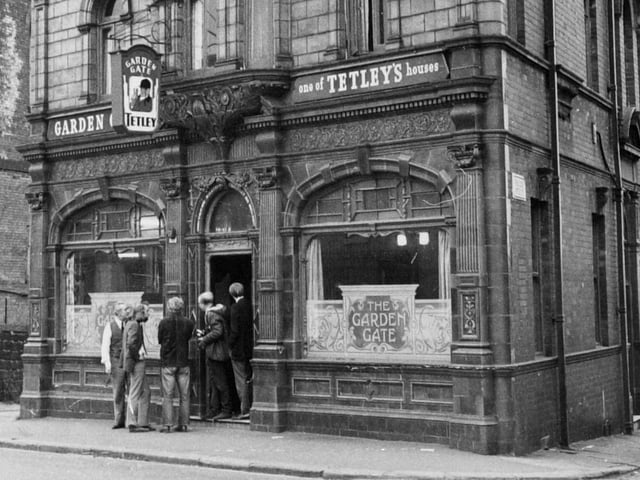 Drinkers enjoy a pint at the Garden gate pub in Hunslet in October 1971.