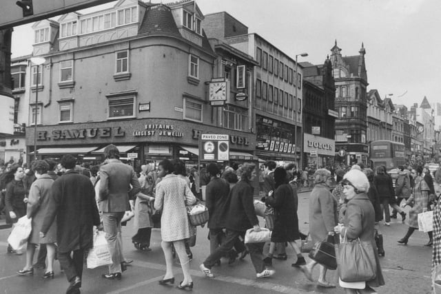 Christmas shoppers on Briggate in December 1971.