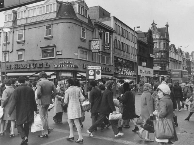Christmas shoppers on Briggate in December 1971.