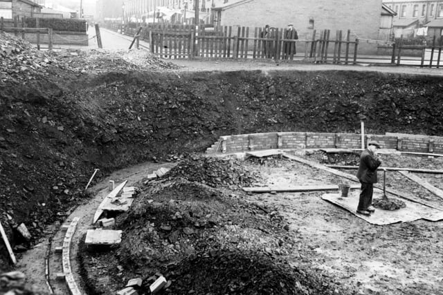 Construction of a static water supply basin on Wooler Street in December 1942.