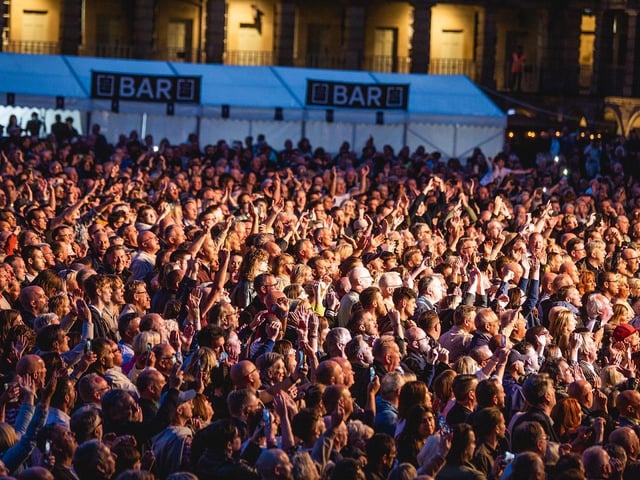 A packed-out Piece Hall enjoying the gig. Photos by Cuffe and Taylor/The Piece Hall Trust.