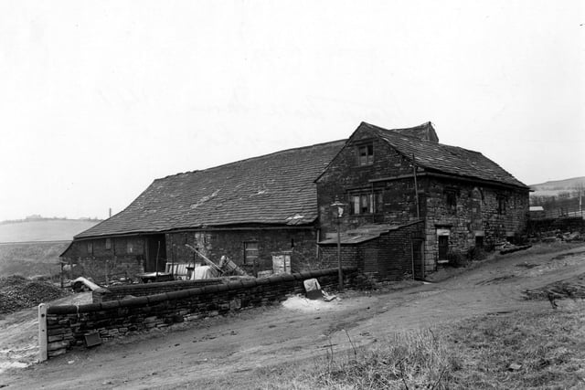 Stank Hall Barn on Dewsbury Road in December 1949.