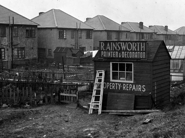 "Ainsworth's Hut" in the rear garden of Southleigh Road in April 1944.