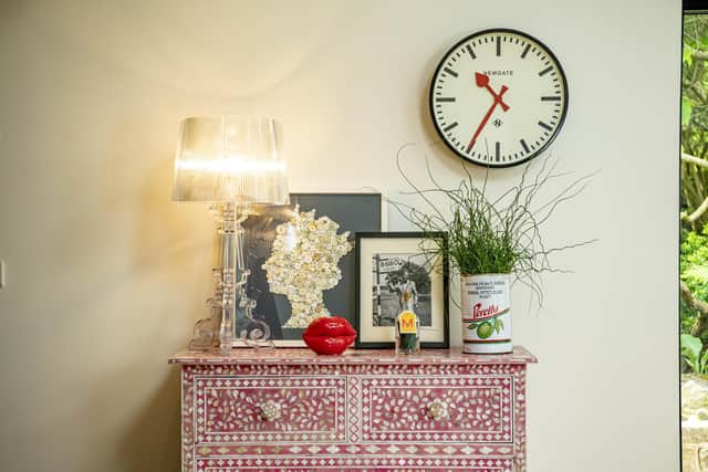 The perfect vignette with picture of the Queen made by Mike.