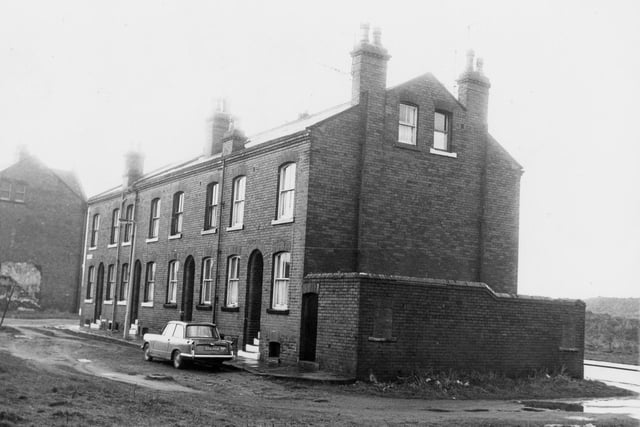 A block of four back-to-back properties on Primrose Place in Hunslet pictured in February 1972. On the end of the row are outside toilets. On the right edge, Burton Row is just visible.