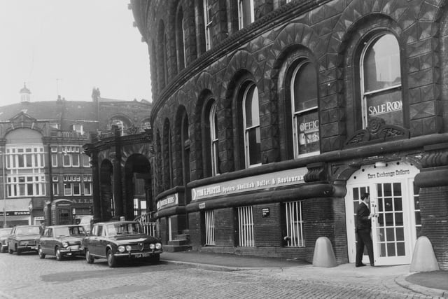 Share your memories of Leeds in 1972 with Andrew Hutchinson via email at: andrew.hutchinson@jpress.co.uk or tweet him - @AndyHutchYPN