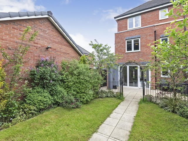 A private rear garden is set in a gorgeous woodland with a lawn, patio and a pizza oven all included.