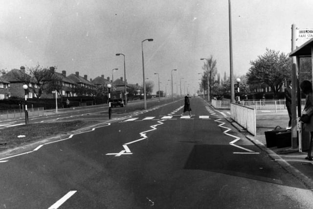 Scott Hall Road in May 1973. Sholebroke Mount runs off to the right.