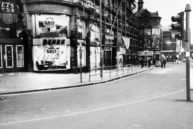 Share your memories of Leeds in 1973 with Andrew Hutchinson via email at: andrew.hutchinson@jpress.co.uk or tweet him - @AndyHutchYPN