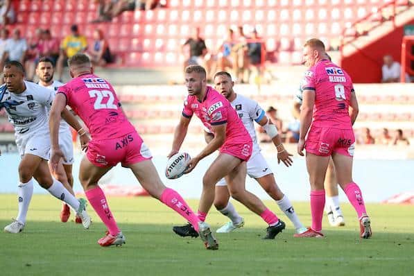 Jarrod O'Connor offloads to Sam Walters during Rhinos' defeat in Toulouse. Picture by Manuel Blondeau/SWpix.com.