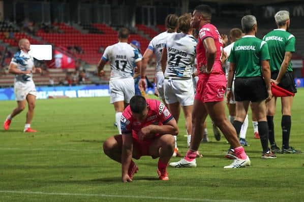 Dejection for James Bentley and David Fusitu'a as Rhinos are beaten at Toulouse. Picture by Manuel Blondeau/SWpix.com.