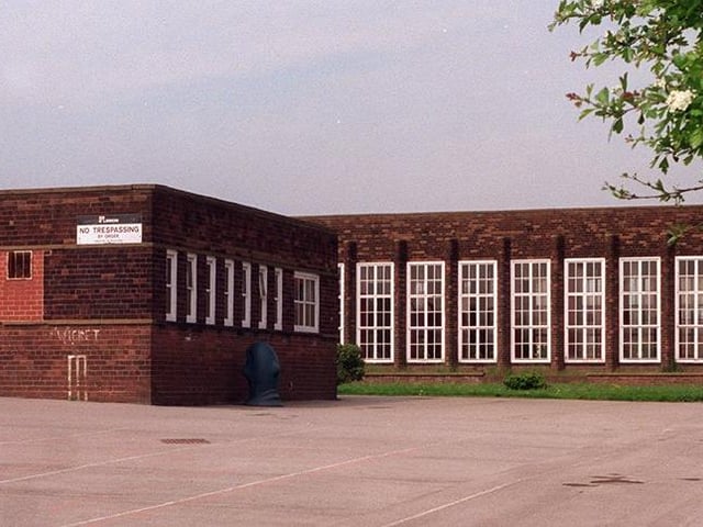 Share your memories of life in Belle Isle during the 1990s with Andrew Hutchinson via email at: andrew.hutchinson@jpress.co.uk or tweet him - @AndyHutchYPN