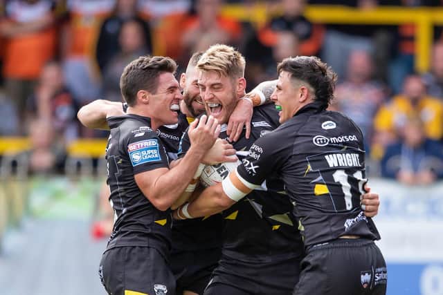 Salford Red Devils celebrate Jack Ormondroyd's try. (Picture: SWPix.com)