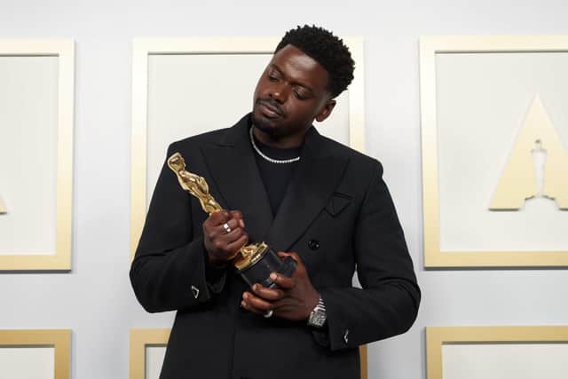 Daniel Kaluuya poses backstage with the Oscar for Best Actor in a Supporting Role, for Judas And The Black Messiah (Photo: Academy of Motion Picture Arts and Sciences (AMPAS)