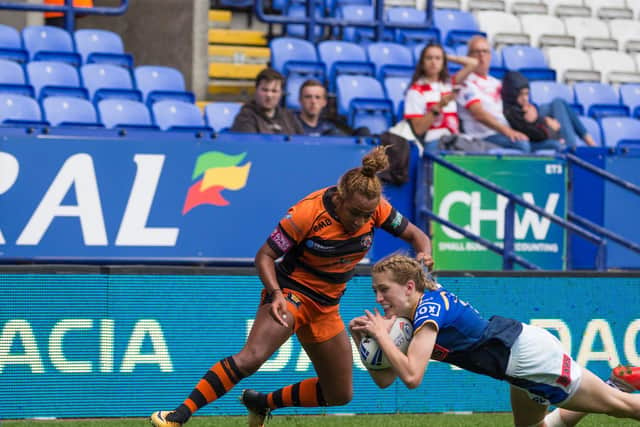 Caitlin Beevers scores for Rhinos in the 2019 Challenge Cup final against Castelford Tigers. Picture by Isabel Pearce/SWpix.com.