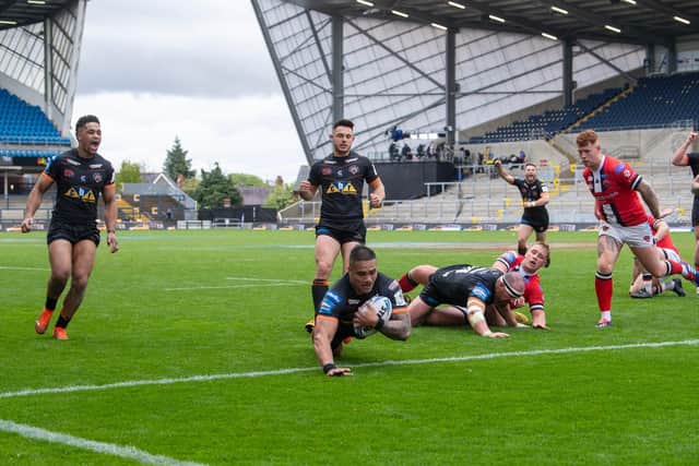 Peter Mata'utia scores for Tigers on the stroke of half-time. Picture by Tony Johnson.