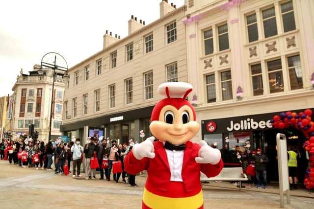 Huge queues from 5.30am as Jollibees opens Leeds restaurant for first time
cc Jollibee's