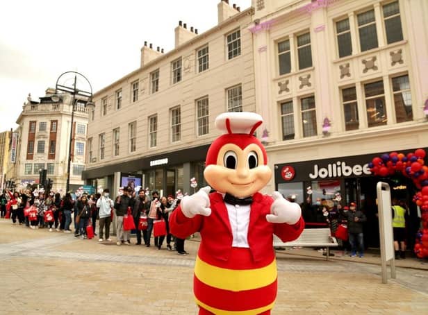 Huge queues from 5.30am as Jollibees opens Leeds restaurant for first time
cc Jollibee's